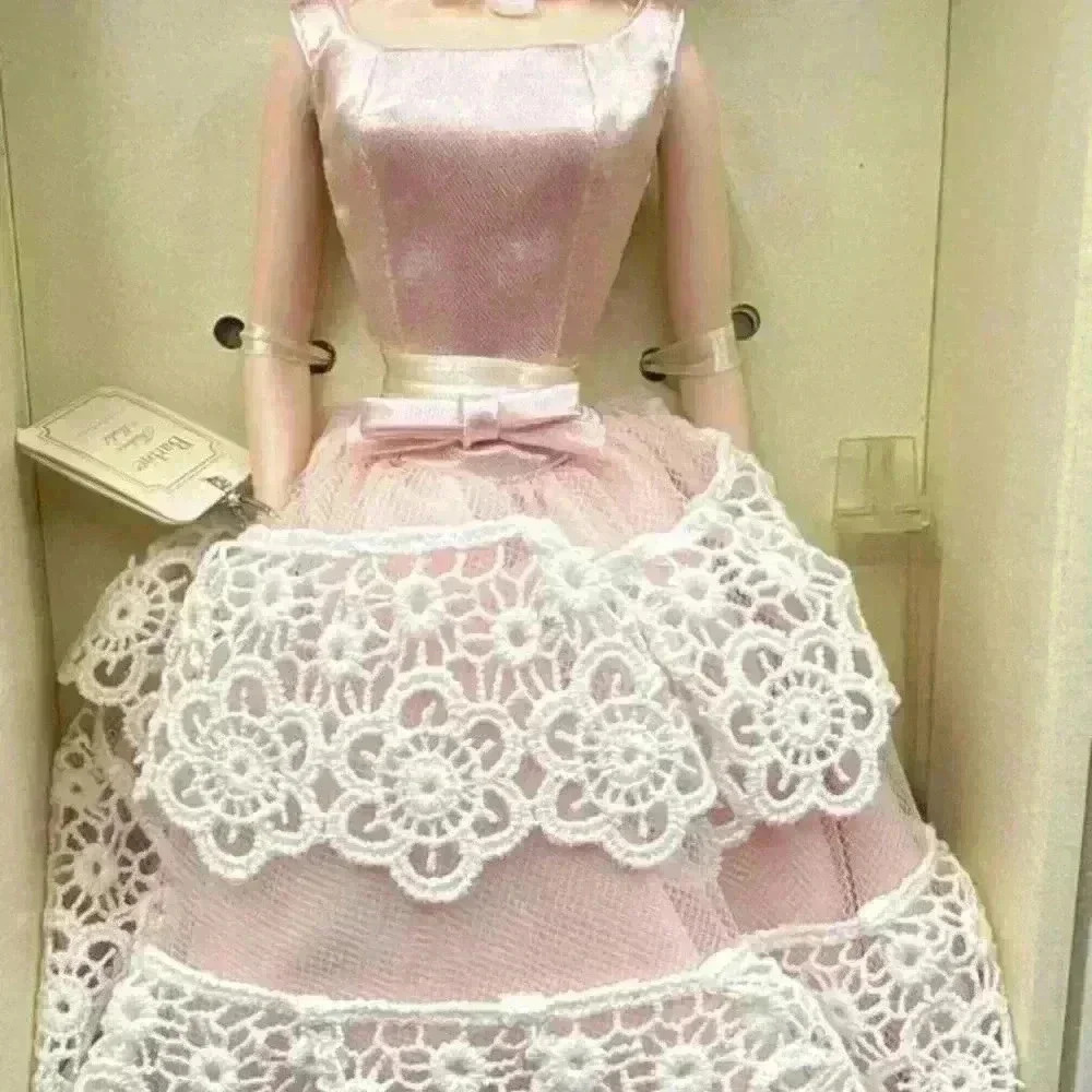 Barbie Southern Belle Doll - Picture 8 of 16